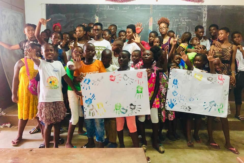 Envoyée par Frédéric ELLO président du MIDADE en Côte d’Ivoire "les mains de la paix"