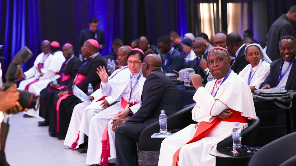 À l’occasion du congrès mondial de Signis qui a lieu tous les 4 ans, et pour la première fois sur le continent africain, les délégués du réseau mondial Signis fédérant les  medias catholiques et les communicants au service de l’Eglise, l’axe de réflexion porte sur l’impact de l’IA dans la mission d’informateurs.